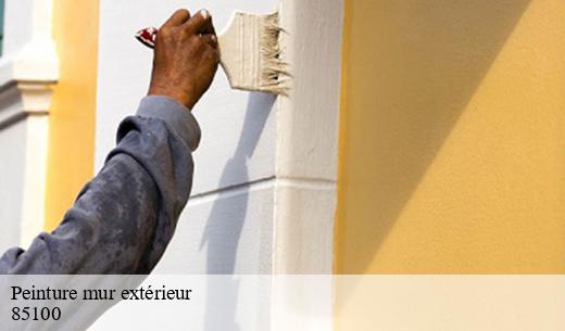 Le travail de peinture des murs extérieurs à Les Sables D Olonne dans le 85100